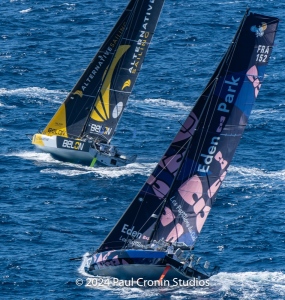 Jangada-chasing-Alternative-Sailing-