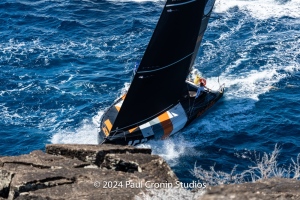 Tquila-tacking-close-to-rocks-